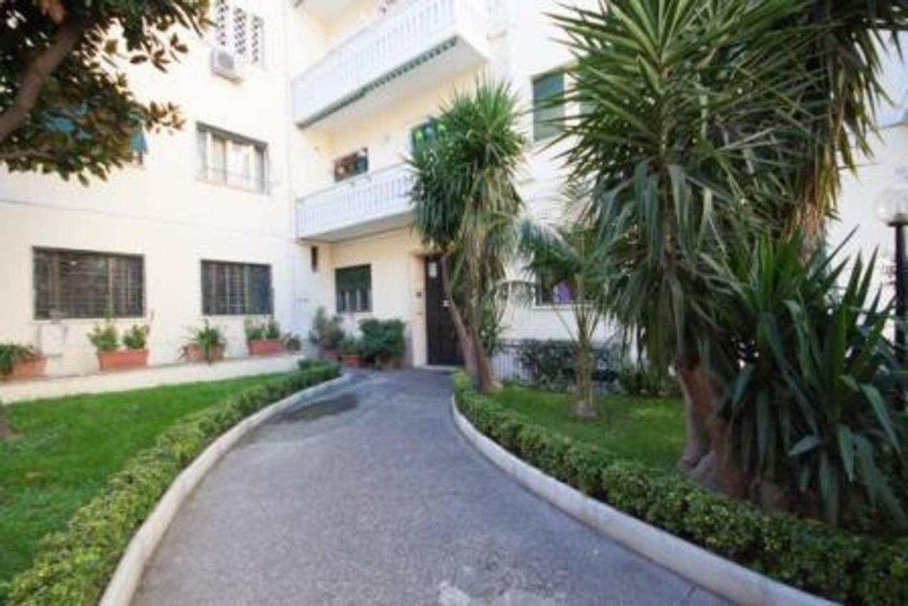 Easylife, Rome